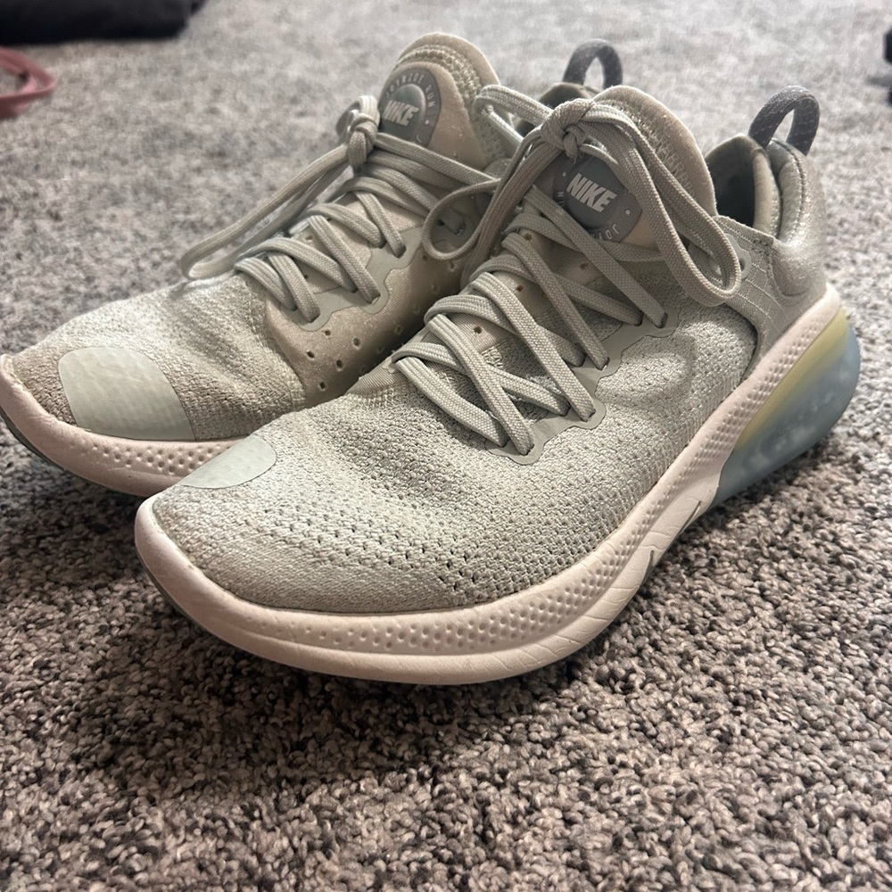 NIKE WALKING SHOES/JOYRIDE RUNNING